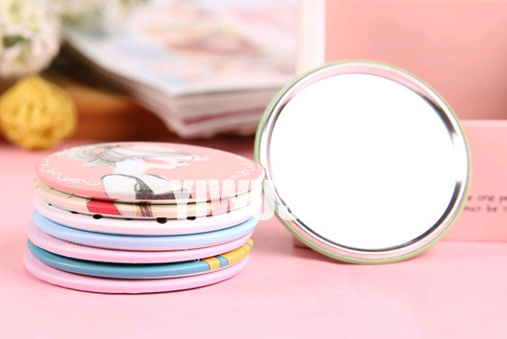 Amazon.com: Sletend Makeup Mirror Strawberry Fruits Compact Mirror for  Women,Mini Pocket Travel Makeup Mirror,Pretty Portable Folding Small Pocket  Mirror for Handbag,Purse,Double Sided Handheld Magnifying Mirror : Beauty &  Personal Care